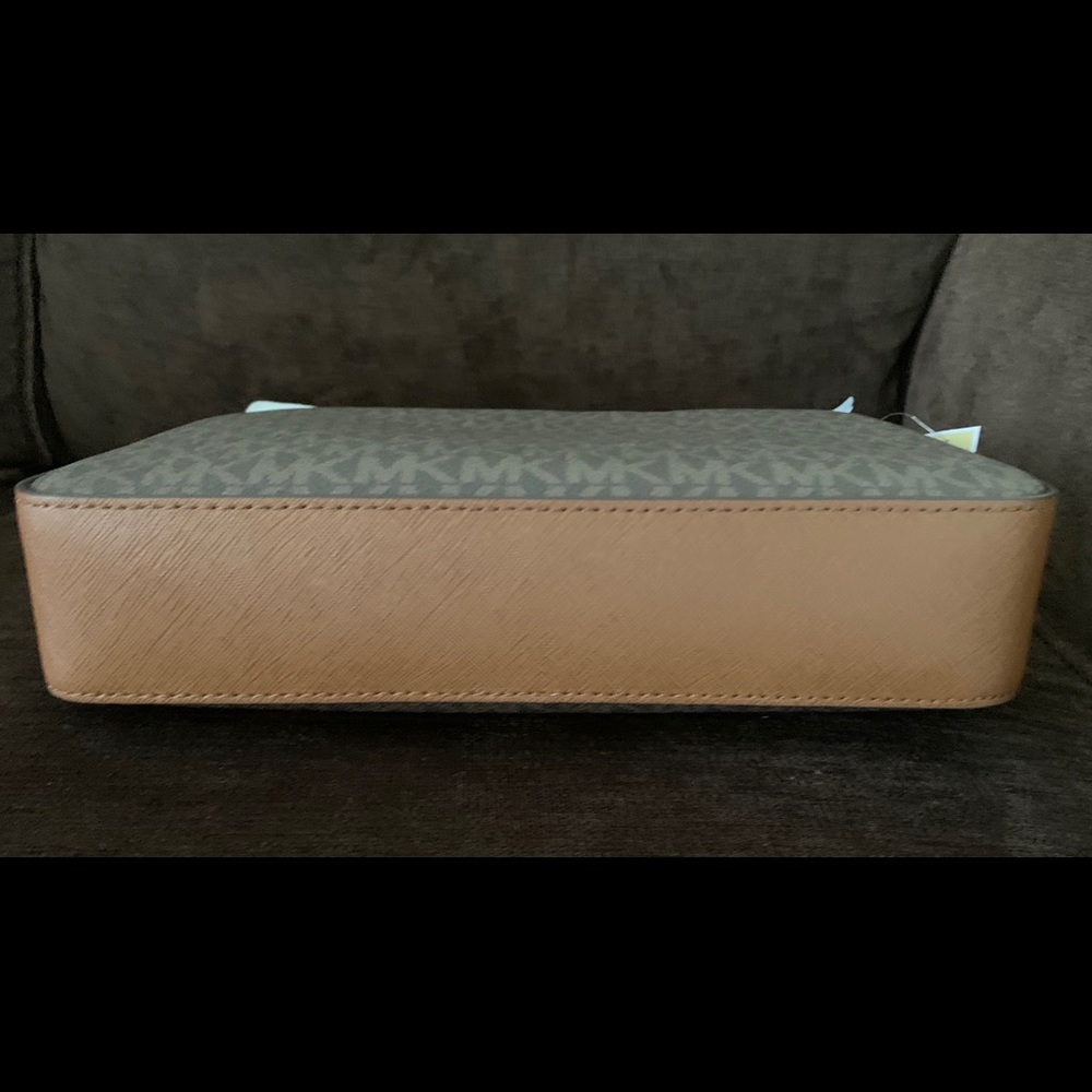 MICHAEL KORS CROSSBODY/DOUBLE ZIP WRISTLET… - Picture 8 of 16
